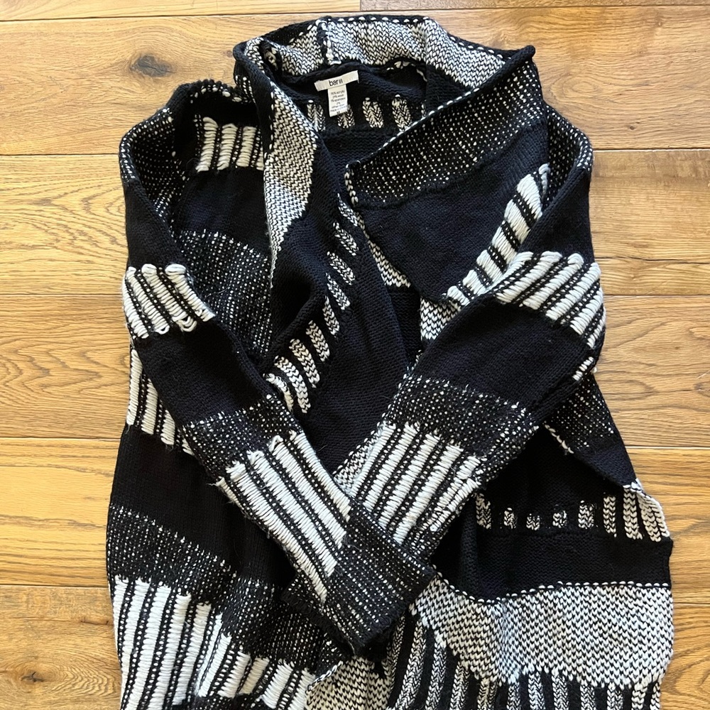 Bar III Cardigan. Size M.